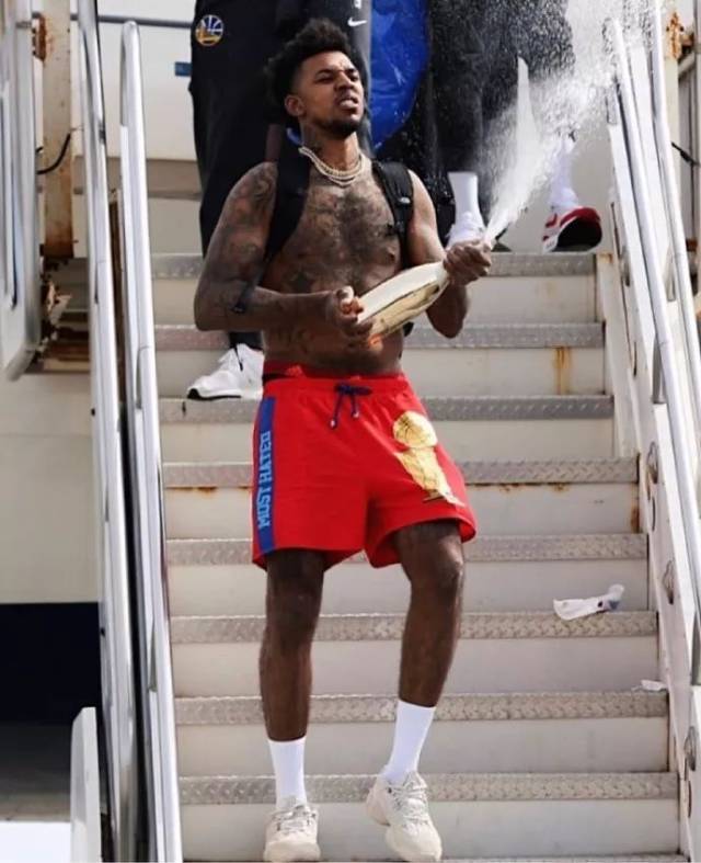 对方球迷致 对方球迷致